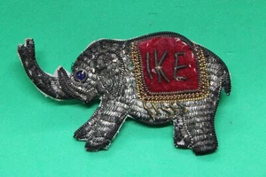 50er Jahre Dwight D Eisenhower Kampagne Pin - Stoff Elefant mit Ike auf Decke - Bild 1 von 2