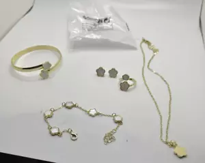 Confezione 30 Scatole Regalo Gioielli Quadrifoglio Disegno Fiore Set 4 Pezzi Per Anelli Orecchini - Foto 1 di 12