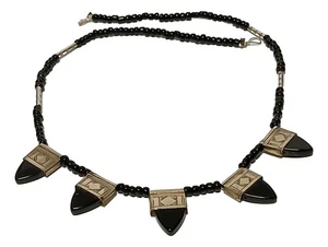 Collar bereber tuareg artesanal con colgante de cuentas negras joyería étnica de África - Imagen 1 de 3
