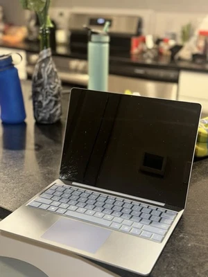 Microsoft Surface Laptop Go 1ª Generación 1943 Modelo Foto 1 de 3