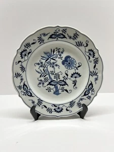 Piatto da cena vintage blu Danubio blu cipolla 10 3/8", francobollo striscione Giappone - Foto 1 di 6