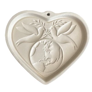 Pampered Chef Heritage Stoneware 'Peace on Earth' Heart Cookie Mold 2002 - Picture 1 of 3