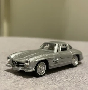 Miniature Norev Mercedes 300 SL 1/64 3 inches Gullwing Papillon Neuf sans Boite - Imagen 1 de 7