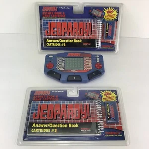 De colección 1995 Tiger JEOPARDY LCD LCD juego electrónico portátil 3 cartuchos, 2 libros de preguntas y respuestas - Imagen 1 de 2