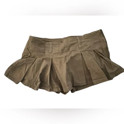 Pantalones cortos plisados tostados casi famosos Foto 1 de 4