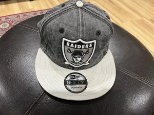 Oakland Raiders Khalil Mack 52 Silver Gray NFL New Era Snapback Hat - Picture 1 of 10