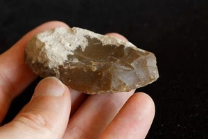 Mousterian “Slug” Scraper on thick flake, France, 67mm, Limace moustérienne - Bild 1 von 15