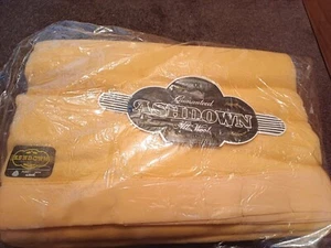 Yellow 100% Pure New Wool Blanket . 100 x 90 inches. New 'Old Stock' - Picture 1 of 7
