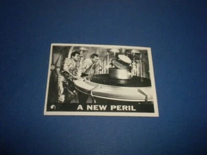 LOST IN SPACE #18 Topps 1966 card - Printed in U.S.A. tv sci-fi A NEW PERIL - Picture 1 of 5