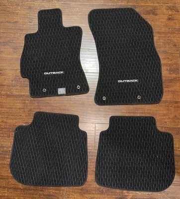 Tapetes de assoalho carpete preto de fábrica fabricante de equipamento original Subaru Outback 2015-2019 J501SAL002 - Imagem 1 de 4