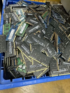 4GB DDR3 1600 MHz PC3-12800 204 Pin Laptop SODIMM MIXED MAJOR BRANDS for Laptops - Picture 1 of 2