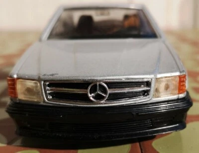 Mercedes 560sec Burago 1/25 ben tenuta, mancano gli specchietti esterni.  - Immagine 1 di 4