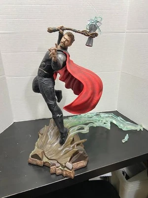 Avengers: Infinity War Marvel Milestones Thor Estatua Diamante Seleccionado ¡USADO Y DMG!! Foto 1 de 4