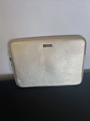 Funda protectora elegante Kate Spade New York metálica dorada 13” para tableta portátil Foto 1 de 4