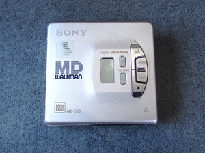 SONY MZ-E30 Portable MiniDisc Player Japan powered don't read disc spares/repair - Picture 1 of 12