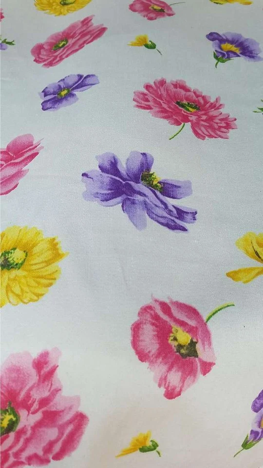 Helqvine Sudurban Flor Tela Algodón Pato Tela por Yarda Stock TTT Foto 1 de 1