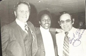 YOGI BERRA - MAGAZINE PHOTOGRAPH SIGNED - Picture 1 of 1