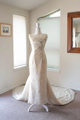 Custom Vintage wedding dress size 2 with removable train ivory Jusi  - Image 1 of 4