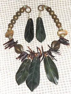 Vintage LES BERNARD Jade and Shell Necklace & Earrings - Green & Brown Choker - Picture 1 of 3