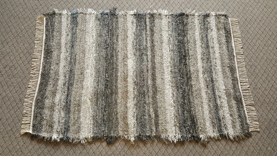 Alfombra de trapo de área grande tejida a mano gris, plateada y azul gris 4' x 6' 2" gris EE. UU. Foto 1 de 1