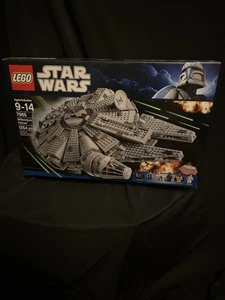 Nicht mehr im Handel erhältliches LEGO Star Wars: Millennium Falcon 7965 (neu in versiegelter Verpackung) - Bild 1 von 10