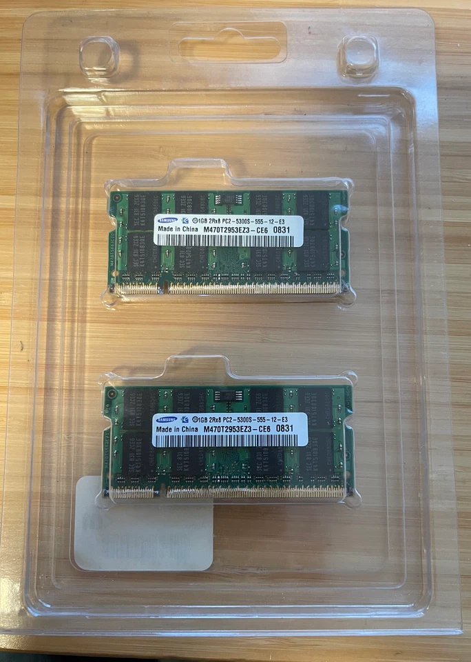 Memoria de escritorio Samsung 1 GB SO-DIMM DDR2 (M470T2953EZ3) - Lote de 2 piezas Foto 1 de 1