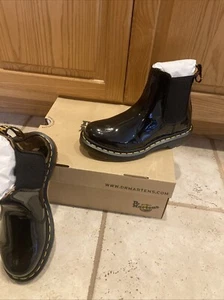 Women's Shoes SIZE 6 Dr. Martens 2976 Leather Chelsea Boots BLACK PATENT LAMPER - Picture 1 of 9