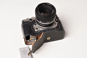 Funda protectora de cuero genuino con media cámara para Nikon DF parte inferior abierta negra - Imagen 1 de 9