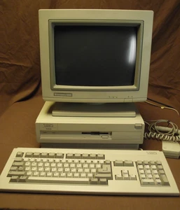COMMODORE AMIGA 3000 SYSTEM, MONITOR, KEYBOARD, MOUSE, SPEAKERS, DISKS, MANUALS! - Picture 1 of 12