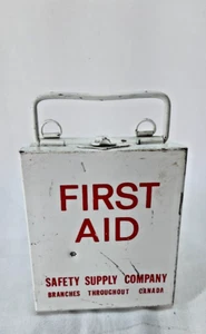 VINTAGE SMALL METAL FIRST AID KIT FIRST AID BOX - Imagen 1 de 7