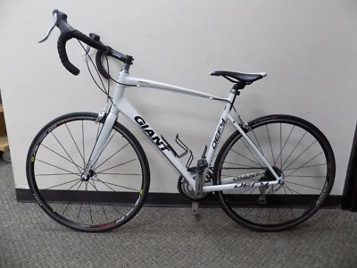 2011 Giant defy 3 road bike size large blk/white parts or repair. - Image 1 of 4