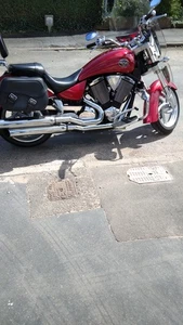 2007 red Victory Kingpin 1500cc Cruiser low low mileage - Picture 1 of 12