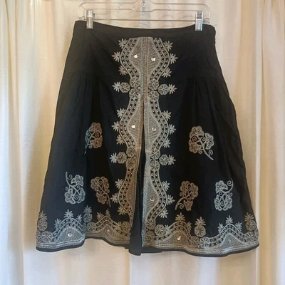 Falda plisada bordada floral negra/blanca talla L Sweet By Miss Me para mujer  Foto 1 de 4