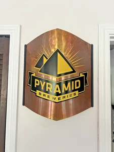 "Letrero de hojalata Pyramid Brewery - 12""x14""" - Imagen 1 de 14