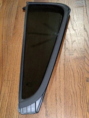 05 Nissan Armada OEM Driver Side Passenger Window. - Image 1 of 4