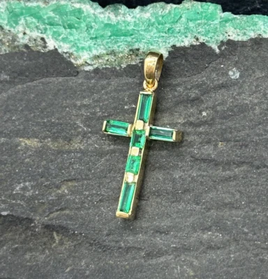 18K Natural Colombian Emerald Cross Pendant Yellow Gold Cross - Image 1 of 4