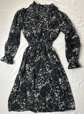 DKNY Blanco y Negro Transparente Hasta la Rodilla Cintura Elástica Borla Corbatas En Capas Base de Tanque Foto 1 de 4