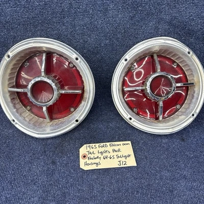 1964 - 1965 年福特猎鹰尾灯外壳带反光镜片原装一对 — 第 1/4 张图片