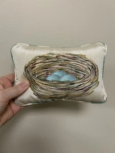 Drei Eier Nest Miniatur Dekokissen handbemalt Cottagecore Country - Bild 1 von 6