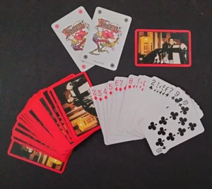 RARO MAZZO DI CARTE DA GIOCO ELVIS PRESLEY HONG KONG VINTAGE ANNI 70 CON CUSTODIA COMPLETO RETRÒ - Foto 1 di 7