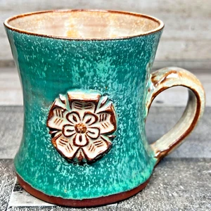 YORK ROSE POTTERY ENGLAND MUG HAND THROWN MUG TEAL  / TAN GLAZE 10 OZ - Picture 1 of 12