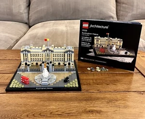 LEGO ARCHITECTURE: Buckingham Palace (21029) Complete Set - Picture 1 of 4