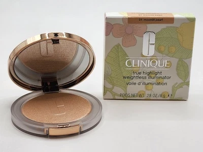 Iluminador sin peso Clinique True Highlight #01 Moonlit Pearl tamaño completo Foto 1 de 2