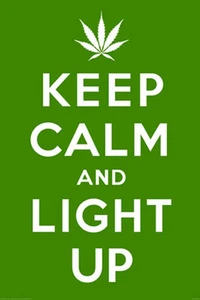 Poster KEEP CALM - And Light Up (Marijuana) ca60x90cm NEU 58549 - Foto 1 di 1
