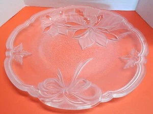 Home Bellissimo piatto da torta in vetro smerigliato Poinsettia 15" di Mikasa - Foto 1 di 5