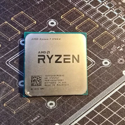 Procesador AMD Ryzen 7 1700X 3,8 GHz ocho núcleos Foto 1 de 3
