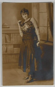 Dama usando joyas con pipa de lujo, postal con foto real. Pinehurst 4-9-1906. - Imagen 1 de 2