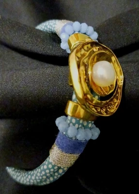 Pulsera Laura Janelle RGLB Piedra Cuentas Lunares Cuerda Tono Dorado Cuero Azul  Foto 1 de 4