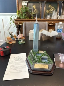 The Danbury Mint ONE WORLD TRADE CENTER Gedenkskulptur. Sehr selten neuwertig - Bild 1 von 9