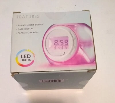 Básicos Pequeño Despertador Digital Cambio de Color, Pantalla LED Foto 1 de 4